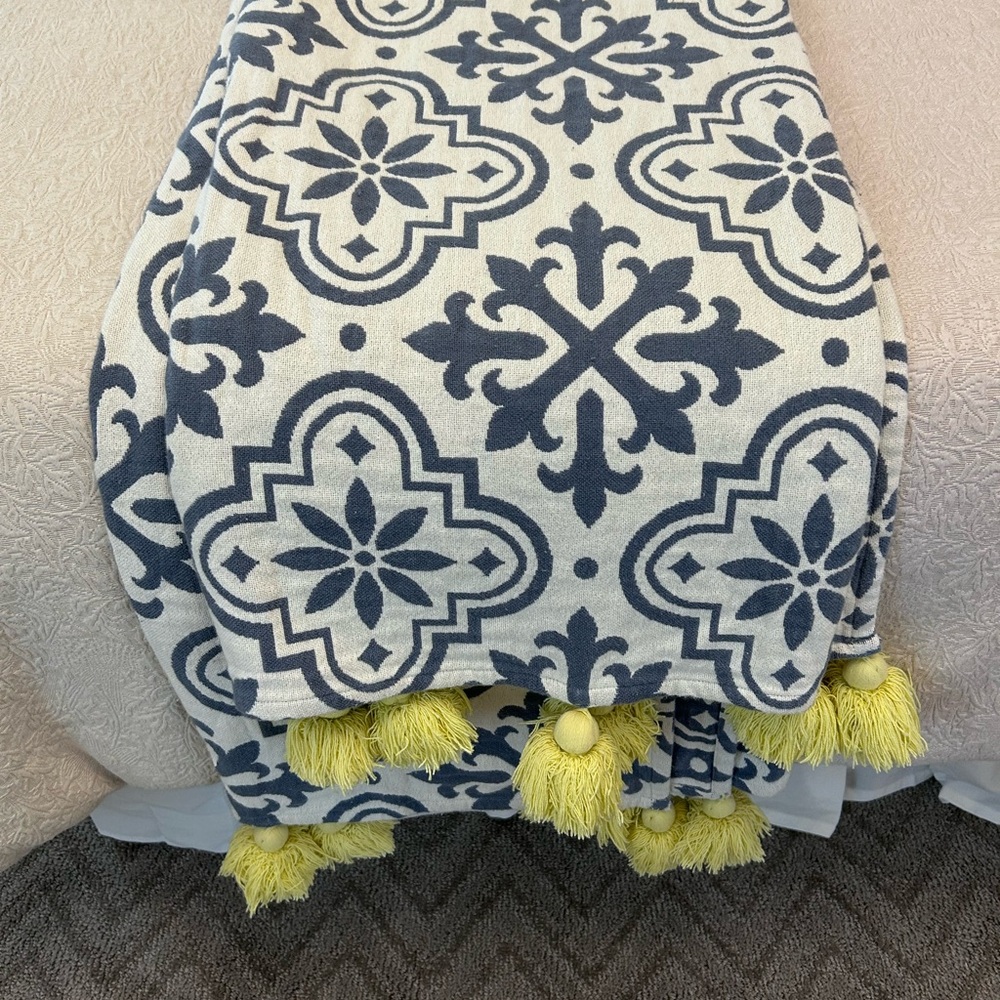 Peace Love World throw